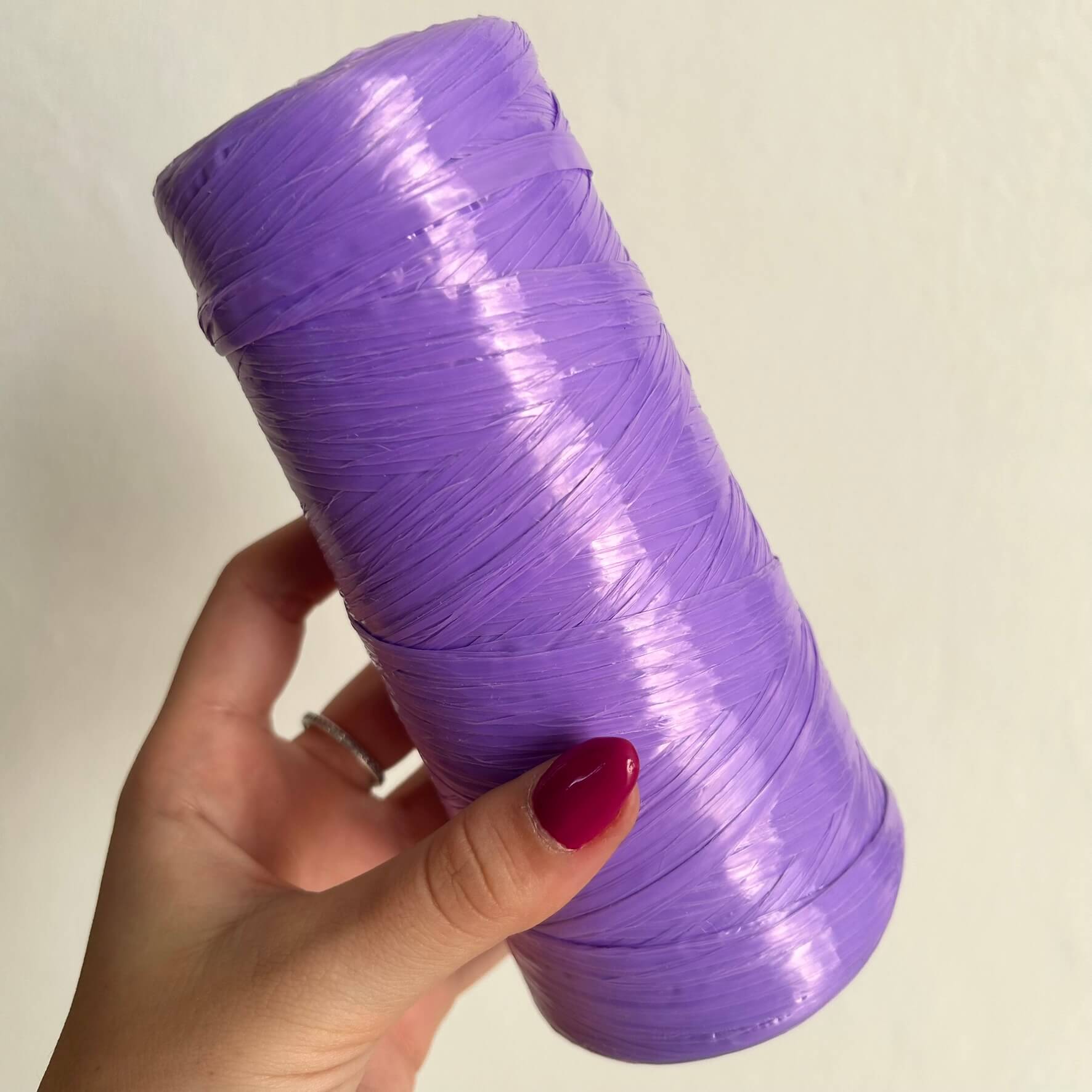 Rafia lucida in colore lilla per realizzare borse all'uncinetto estive