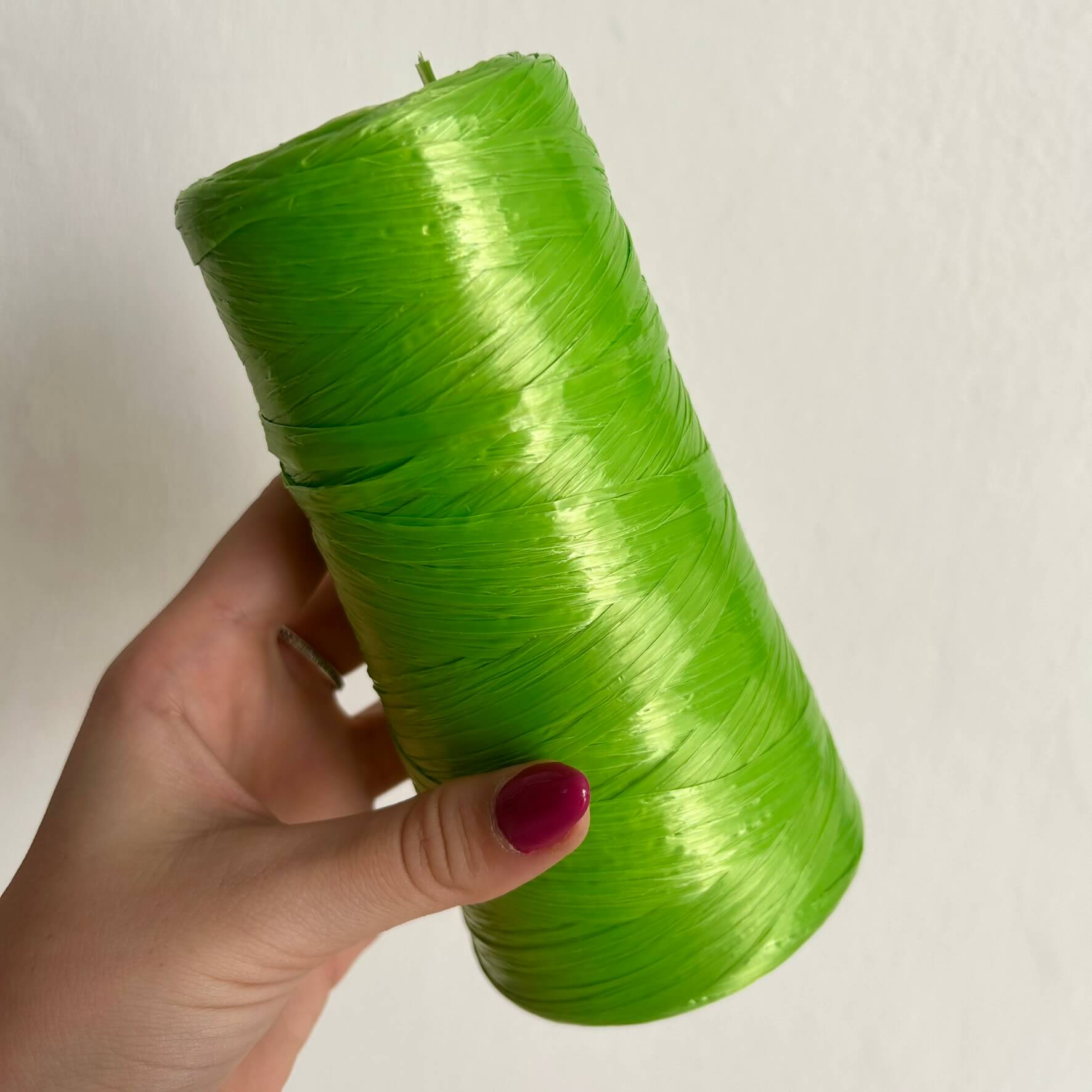 Rafia lucida in colore verde mela per realizzare borse all'uncinetto estive