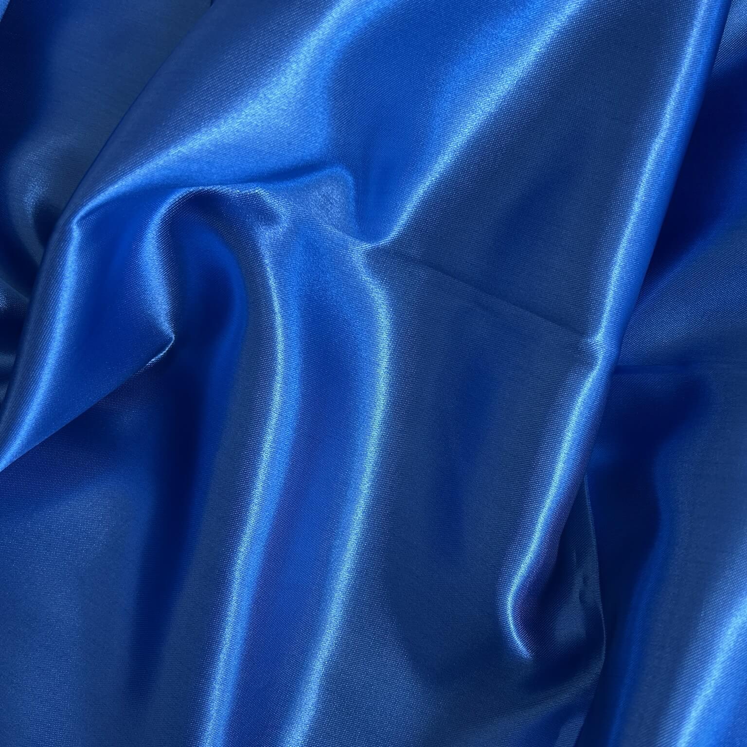 Tessuto lucido e colore blu per creare fodere per borse all'uncinetto