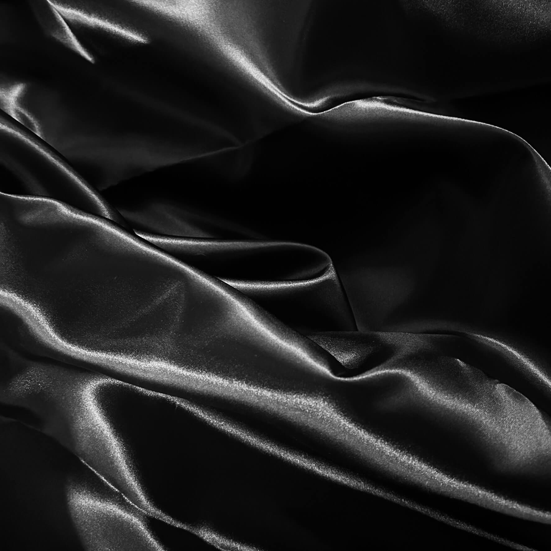 Tessuto lucido e colore nero per creare fodere per borse all'uncinetto