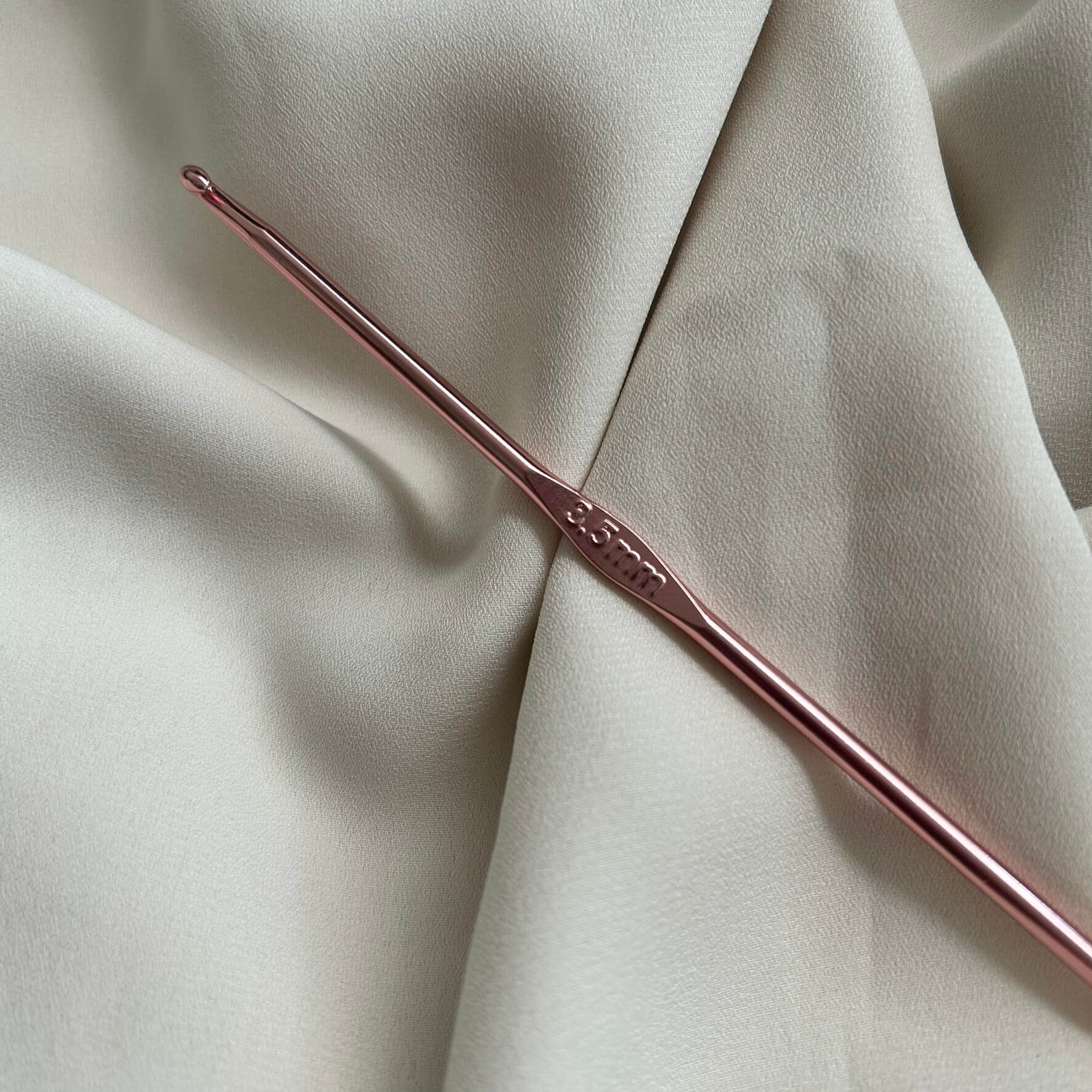 Uncinetto numero 3 e mezzo per realizzare borse, accessori, abbigliamento a mano