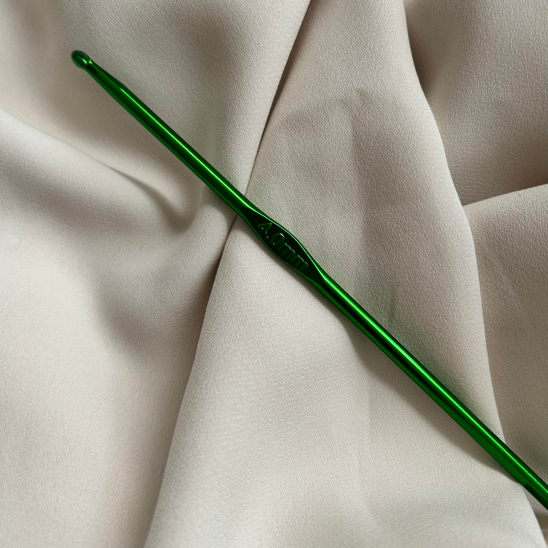 Uncinetto numero 4 per realizzare borse, accessori, abbigliamento a mano