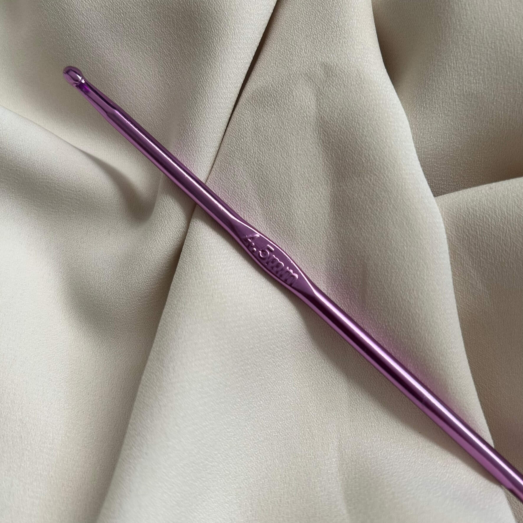 Uncinetto numero 4 e mezzo per realizzare borse, accessori, abbigliamento a mano