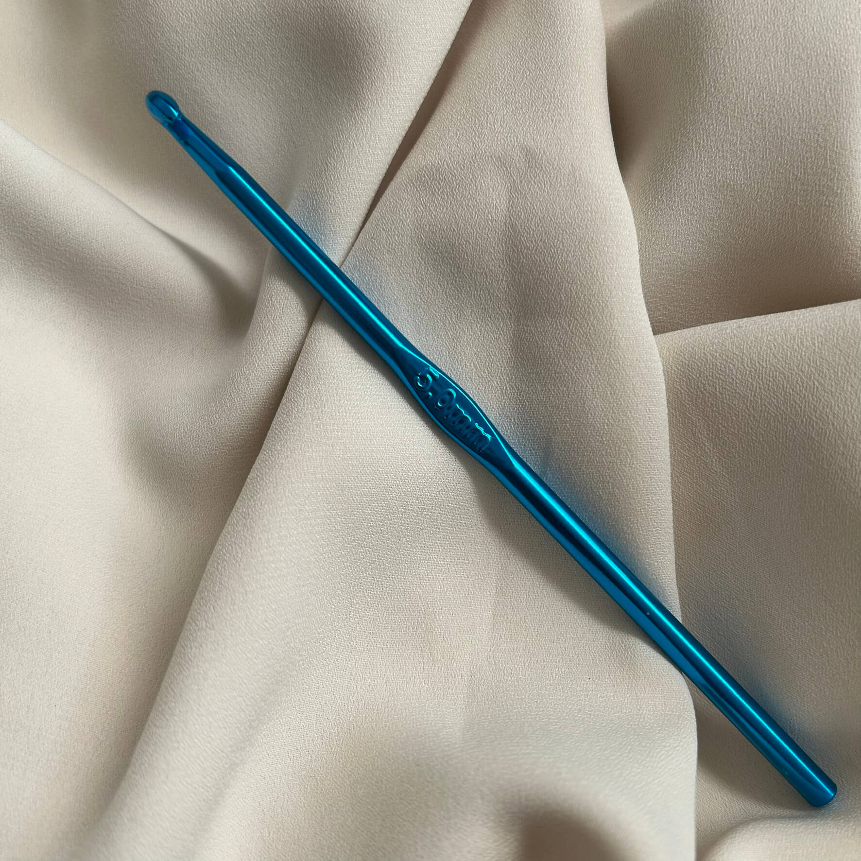 Uncinetto numero 5 per realizzare borse, accessori, abbigliamento a mano