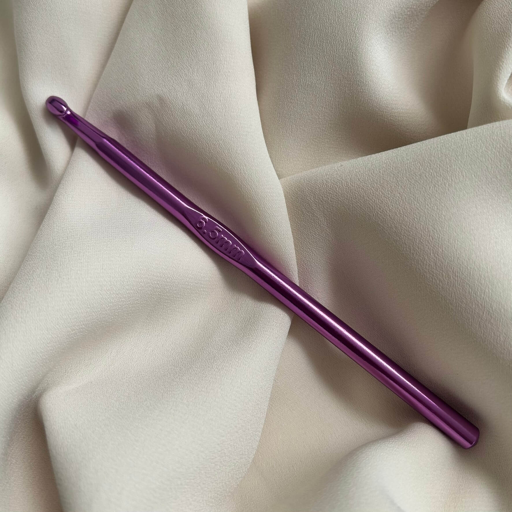 Uncinetto in alluminio numero 6 e mezzo per realizzare borse, accessori, abbigliamento a mano