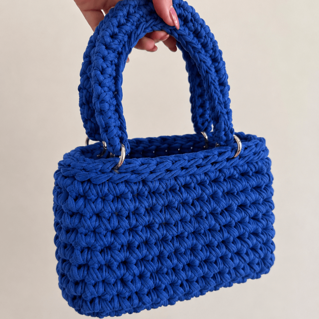 Borsa a mano Mia all'uncinetto con anello moschettone in metallo – creazione handmade