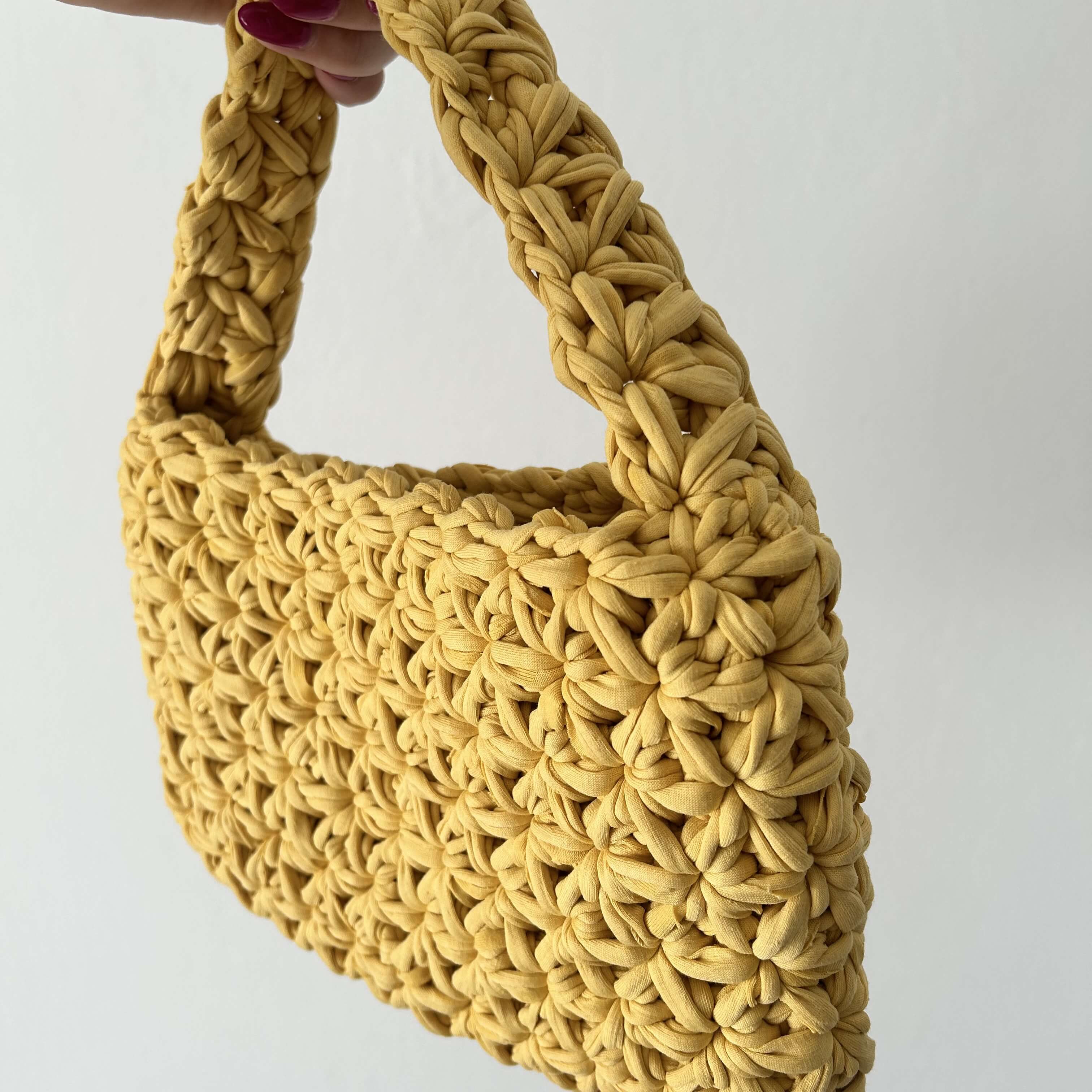 Kit completo di borsa in fettuccia cotone realizzata a punto fiore 