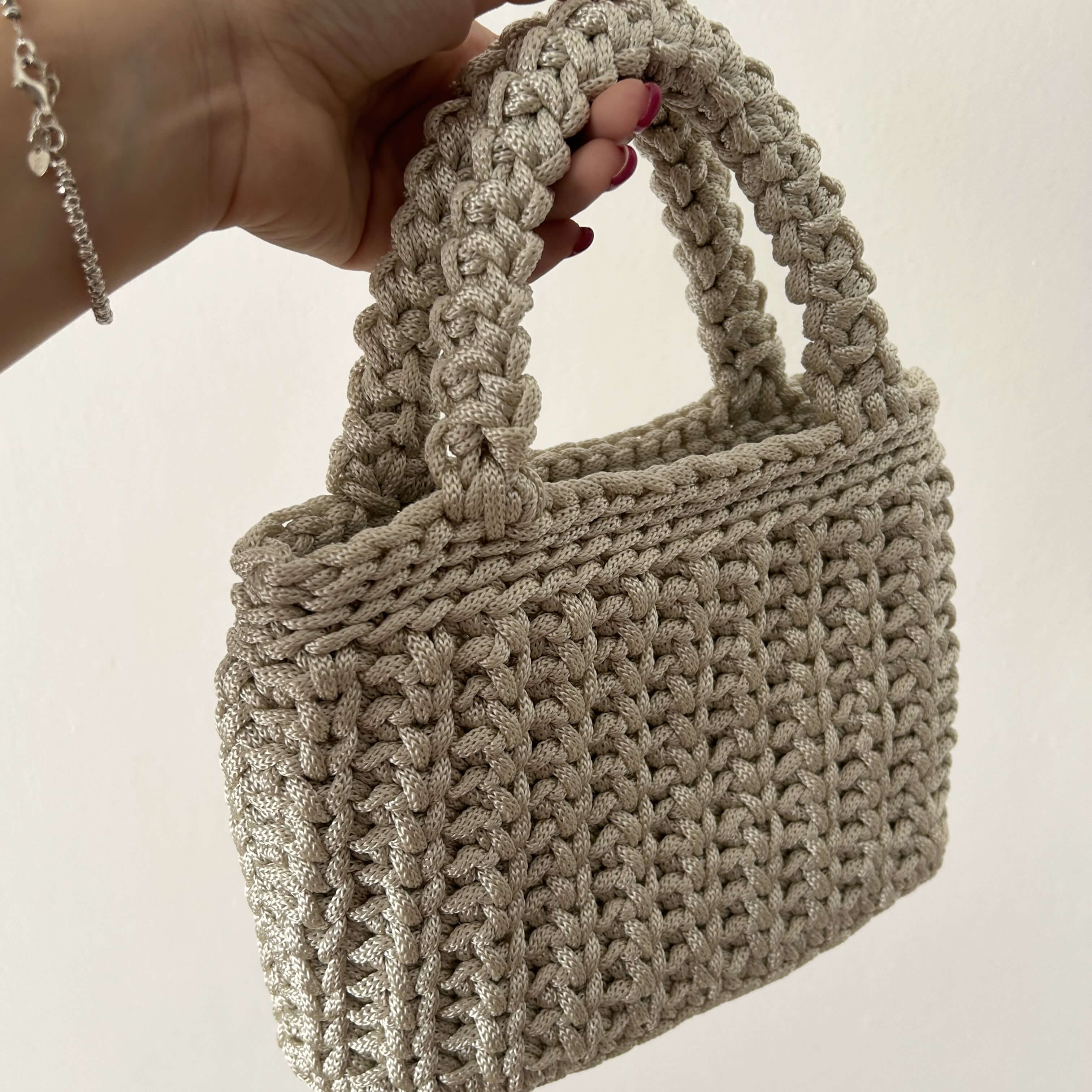 Kit completo per realizzare la borsa a mano all'uncinetto
