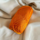 Gomitolo di cotone arancione per borse, abiti e accessori all'uncinetto - Filato sottile e morbido dalla forma tubolare