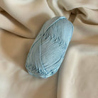 Gomitolo di cotone azzurro per borse, abiti e accessori all'uncinetto - Filato sottile e morbido dalla forma tubolare