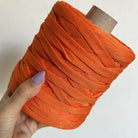 Fettuccia in cordino arancio dalla forma a tubolare per borse all'uncinetto - filato made in italy 