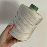 Fettuccia in cordino bianco panna dalla forma a tubolare per borse all'uncinetto - filato made in italy 