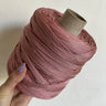 Fettuccia in cordino rosa antico dalla forma a tubolare per borse all'uncinetto - filato made in italy 