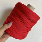 Fettuccia in cordino rosso dalla forma a tubolare per borse all'uncinetto - filato made in italy 