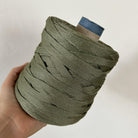 Fettuccia in cordino verde militare dalla forma a tubolare per borse all'uncinetto - filato made in italy 