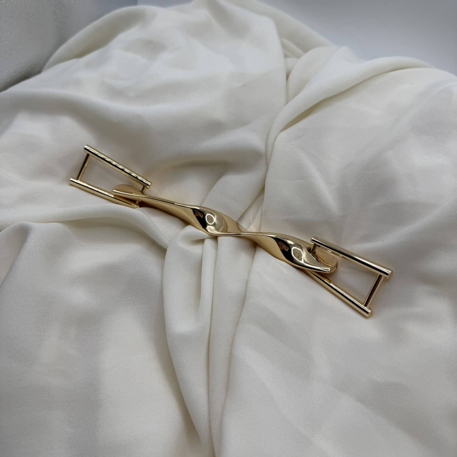 Manico onda in metallo oro per borsa uncinetto – accessorio design moderno handmade