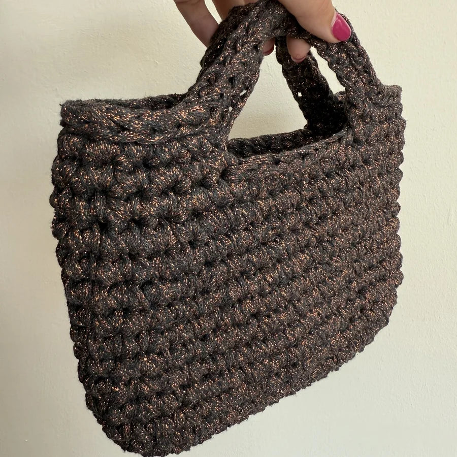 Borsa Perla all'uncinetto finita – mini borsa gioiello con cordino lurex e manico