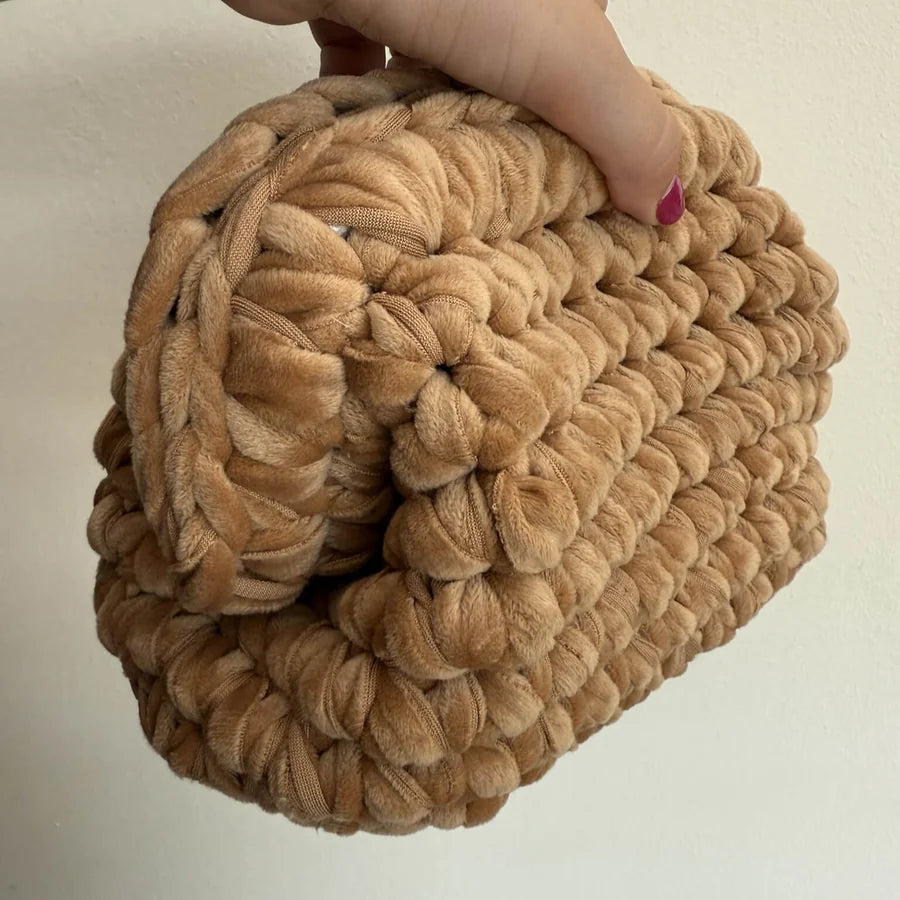Tutorial borsa Ada inverno all'uncinetto con fettuccia pizza velluto – clutch bag invernale