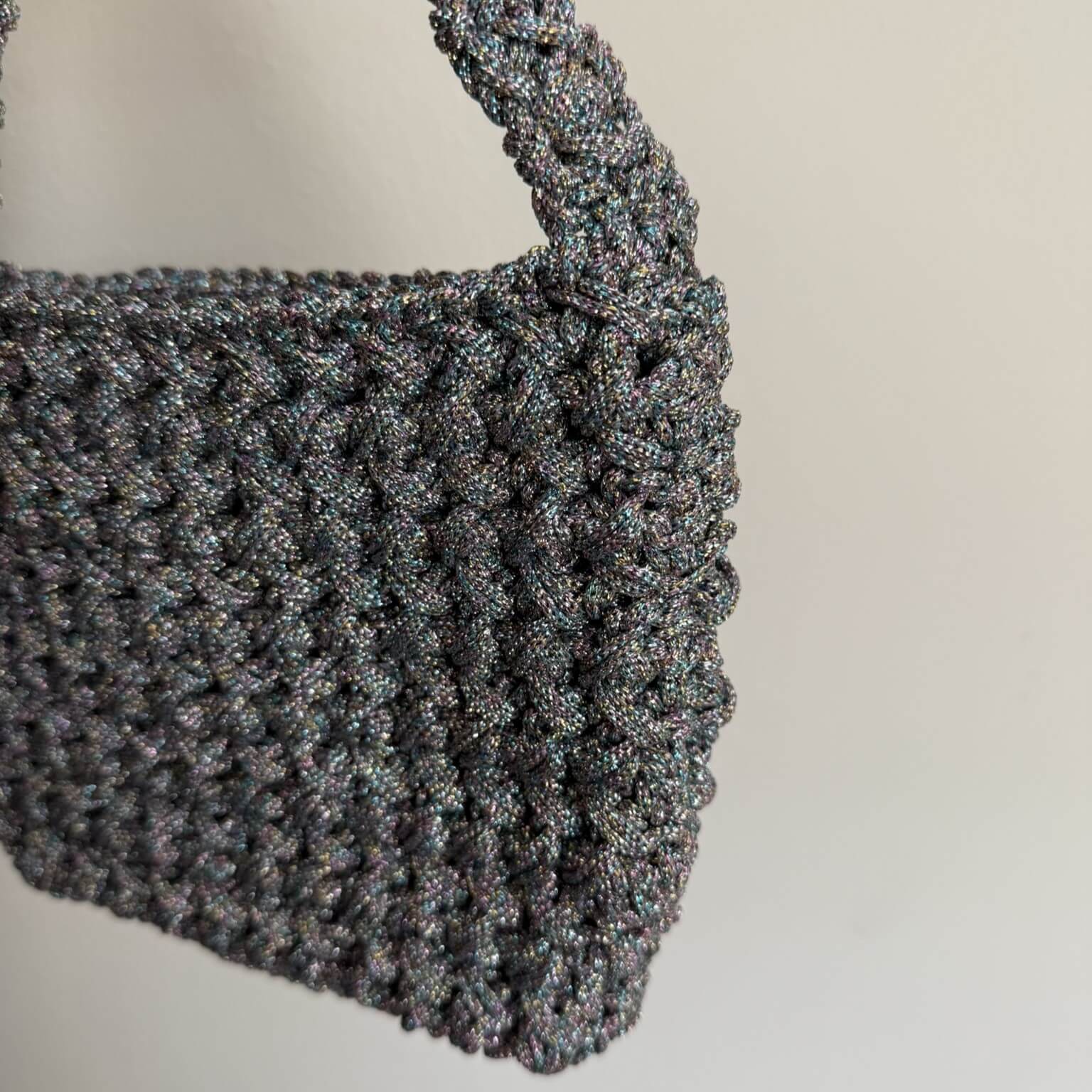 Borsa Lucia all'uncinetto finita – borsa a spalla fatta a mano con cordino lurex