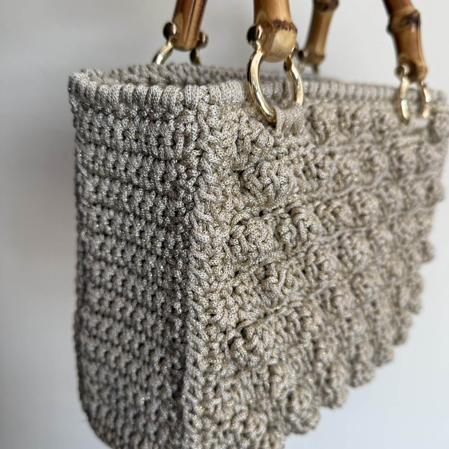 Dettaglio borsa Mara all'uncinetto – tote bag fatta a mano con cordino lurex