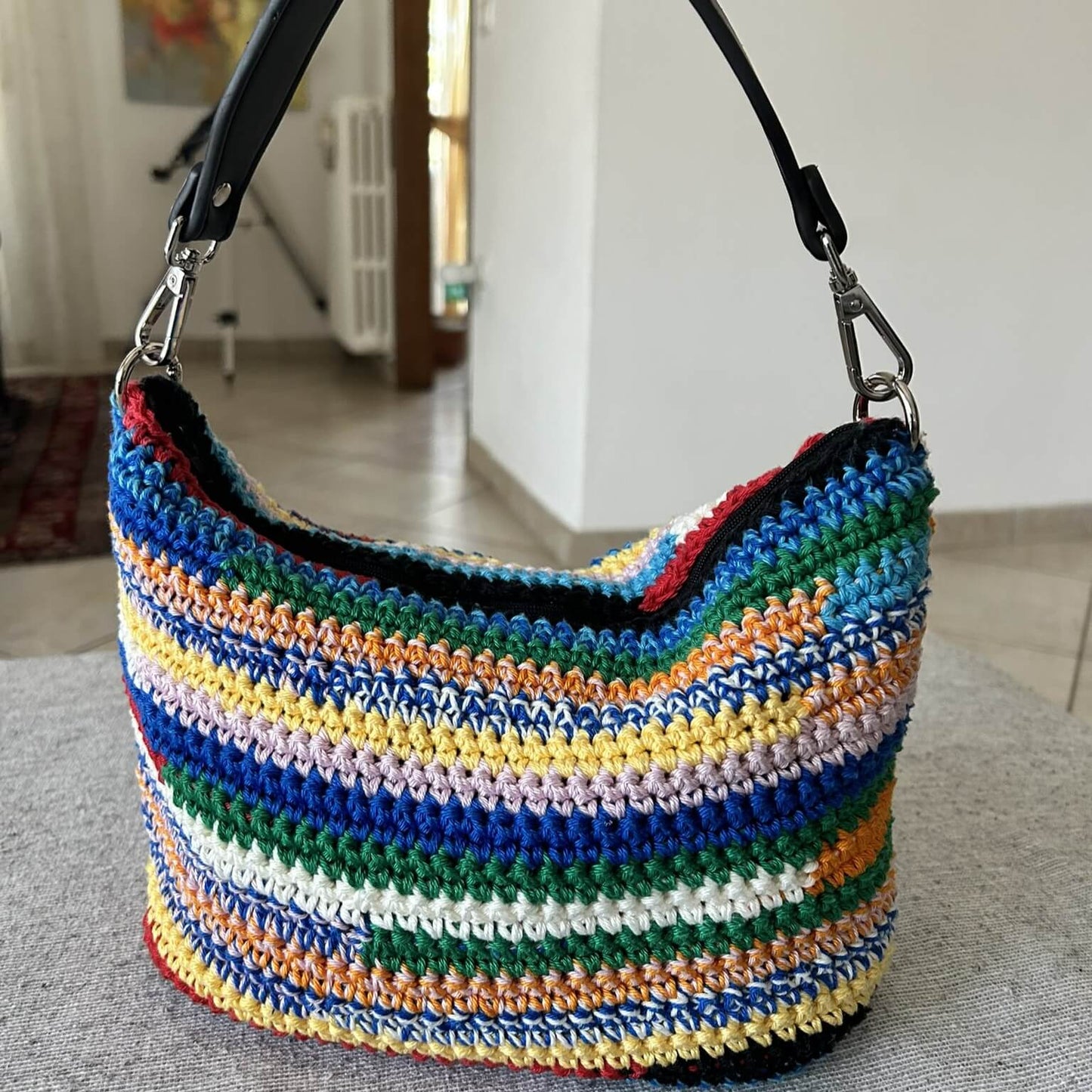 Kit con occorrente per realizzare all'uncinetto la borsa in cotone colorato