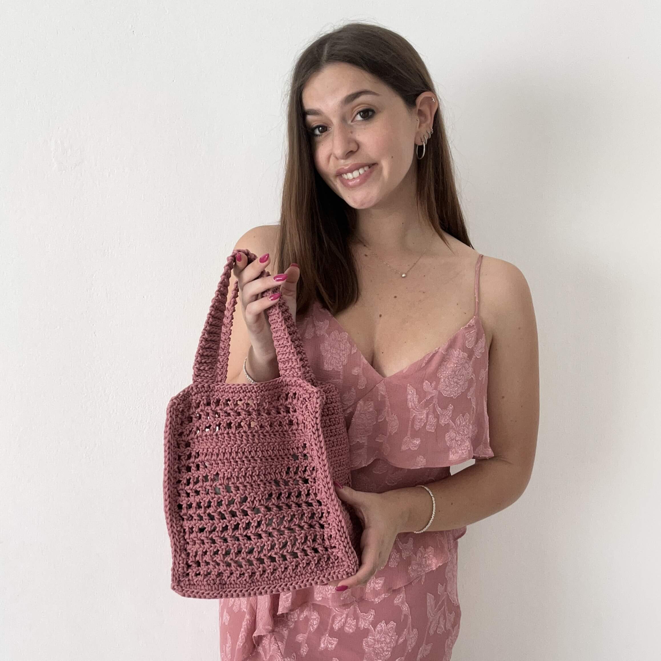Kit con occorrente per realizzare all'uncinetto la borsa in cordino colorato