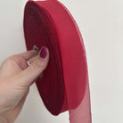 Fettuccia in tulle rosso elastica e leggerissima per realizzare borse all'uncinetto