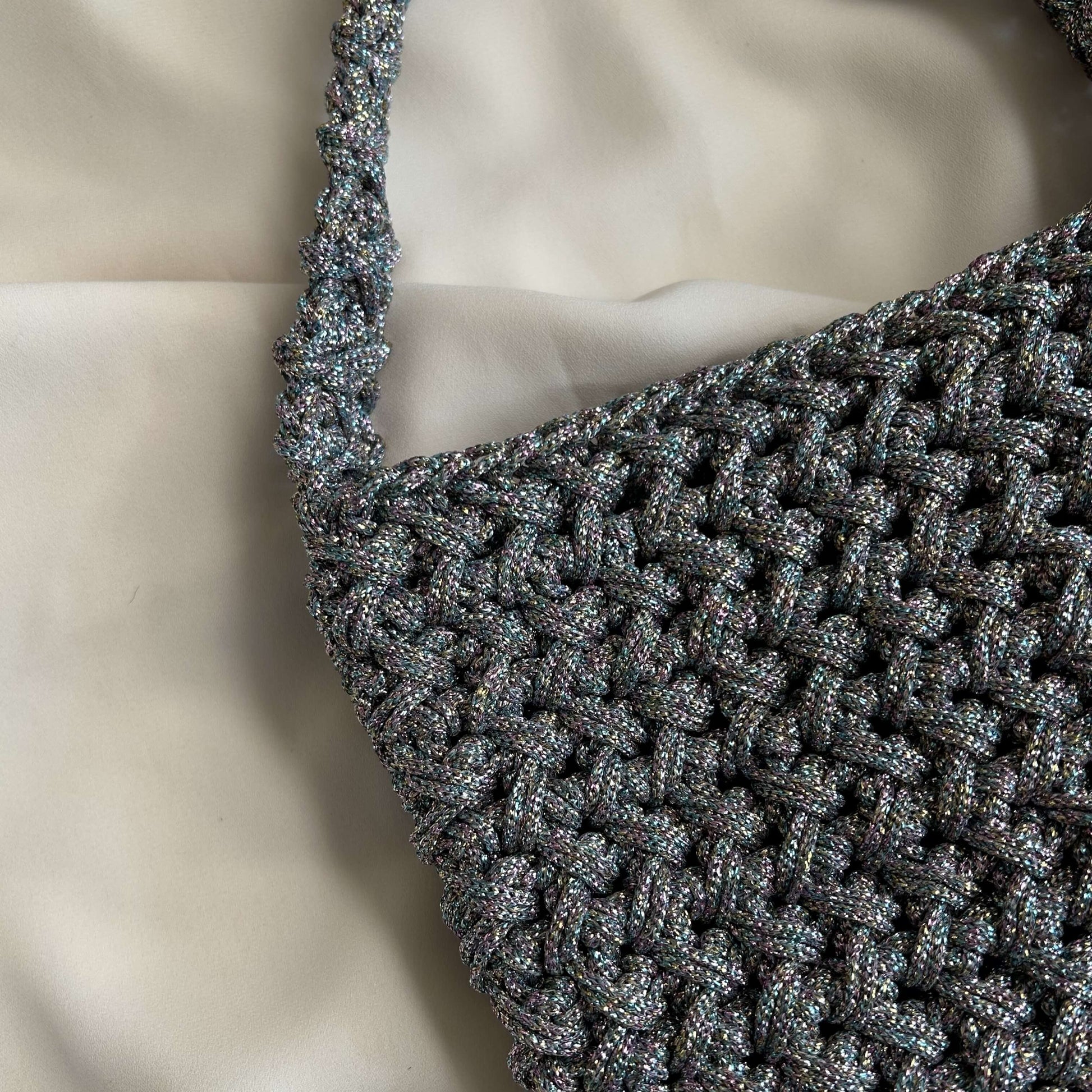 Kit completo per realizzare borsa a spalla lurex e con particolare punto all'uncinetto